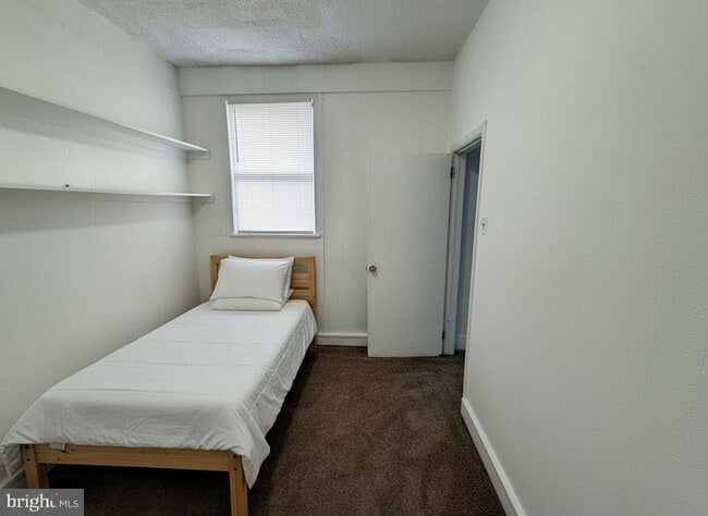 Building Photo - Great 2 bedroom available NOW!