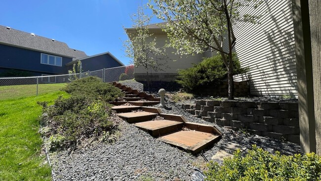 Building Photo - 640 S Park Ct