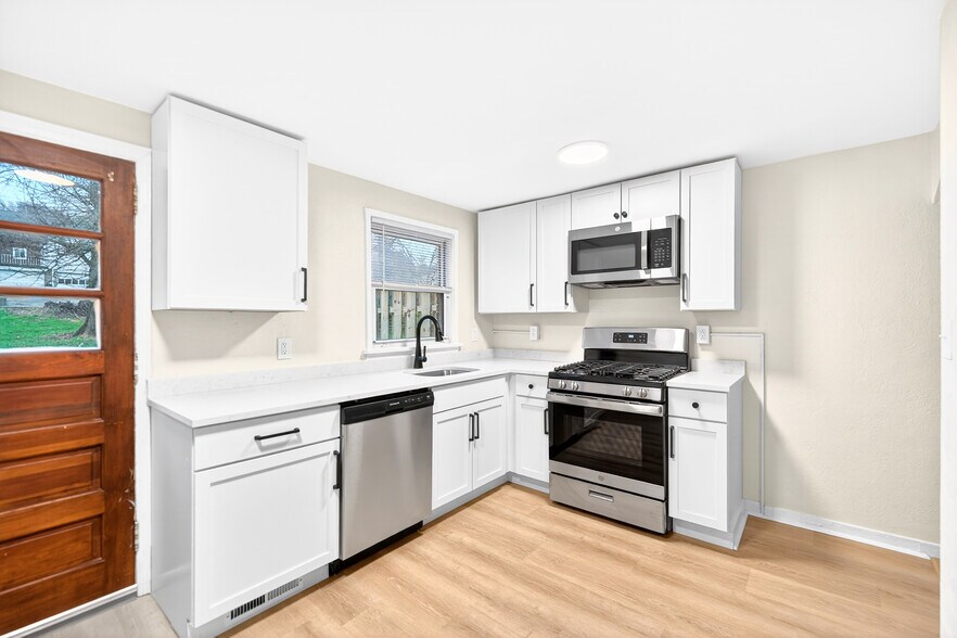 Building Photo - 627 2nd St