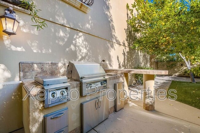 Building Photo - 175 Villaggio W