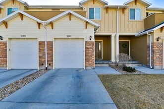 Building Photo - 3201 W Desert Lily Dr
