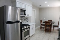 Building Photo - 2215 Hermann Dr