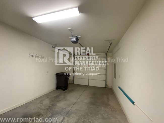 Building Photo - 2409 Autumn Mist Dr