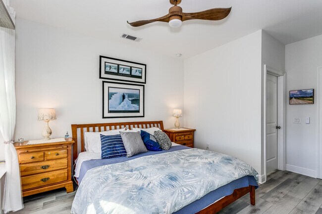 Guest room - 714 W Main St