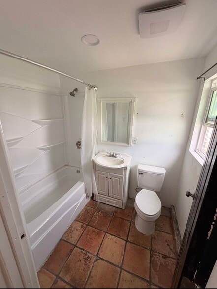 Building Photo - 10614 Shellyfield Rd