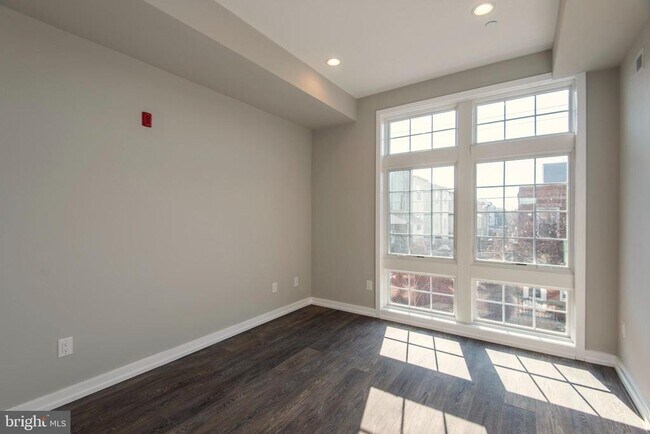 Building Photo - 1340 S 13th St