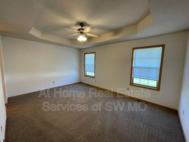 Building Photo - 1145 N Northwood Ave