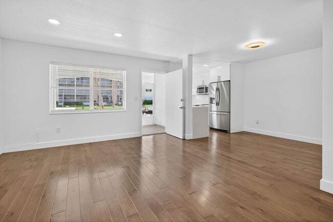 Building Photo - 110 Shore Ct