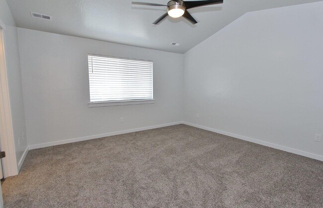 Building Photo - Immaculate & Spacious home in West Meridian