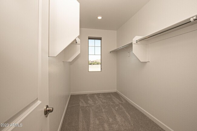 Building Photo - 1941 W Holden Dr