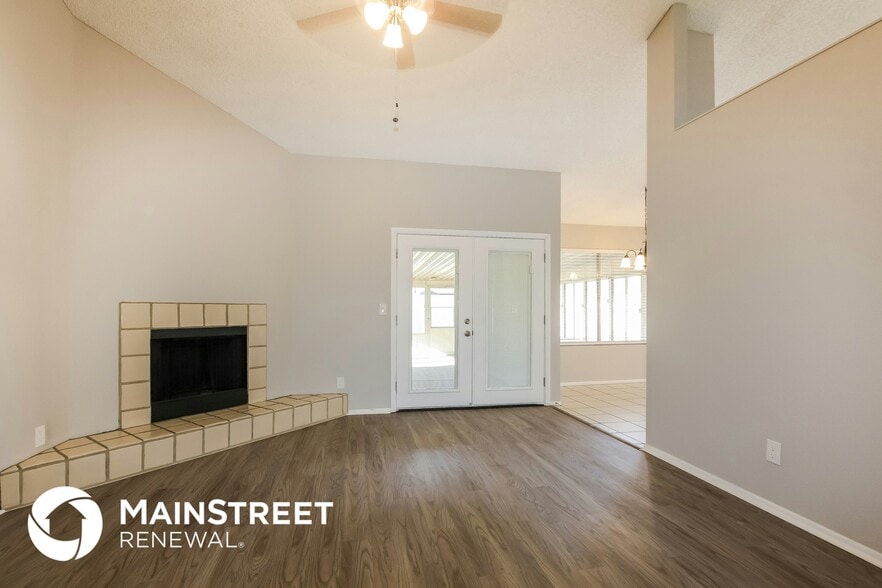 Building Photo - 5514 W Joan De Arc Ave