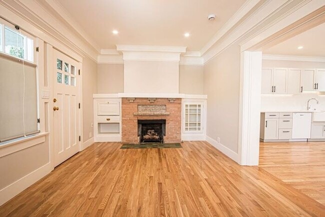 Primary Photo - Recenty Updated 1916 California Bungalow f...