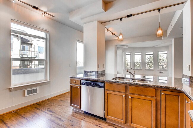 Building Photo - 7800 Plaza Condominiums ~ Mercer Island