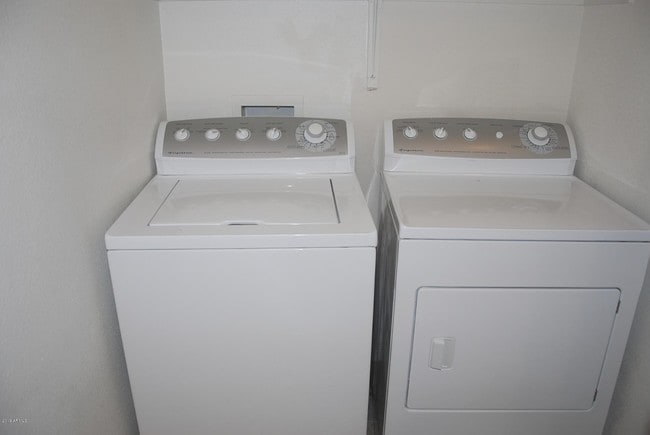 Building Photo - 1701 E Colter St