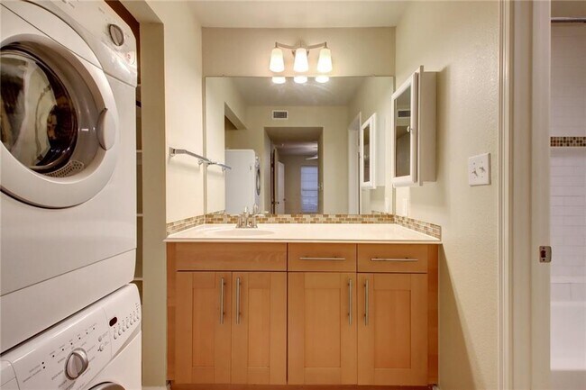 Building Photo - 7685 Northcross Dr