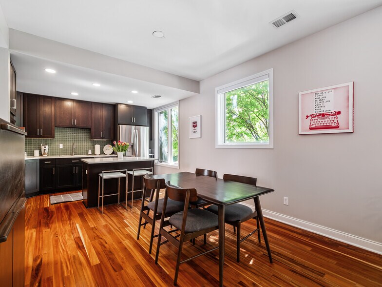 Building Photo - 1471 Lindazzo Ave