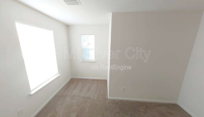 Building Photo - 227 Boulder Ln