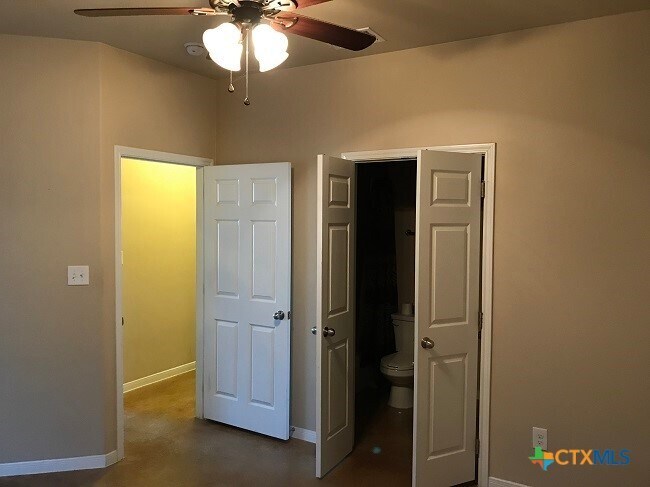 Building Photo - 4403 Cambridge Dr