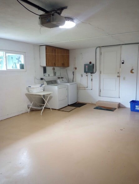 Building Photo - 462 Magnolia St