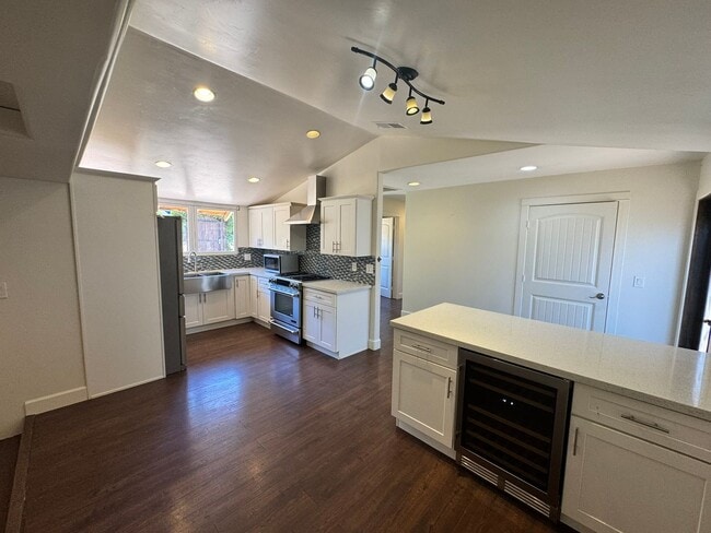 Building Photo - 3BD/2BA HOME off Old Hwy 80, Ample Parking...