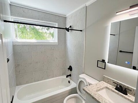 Building Photo - 525 Montague Ln