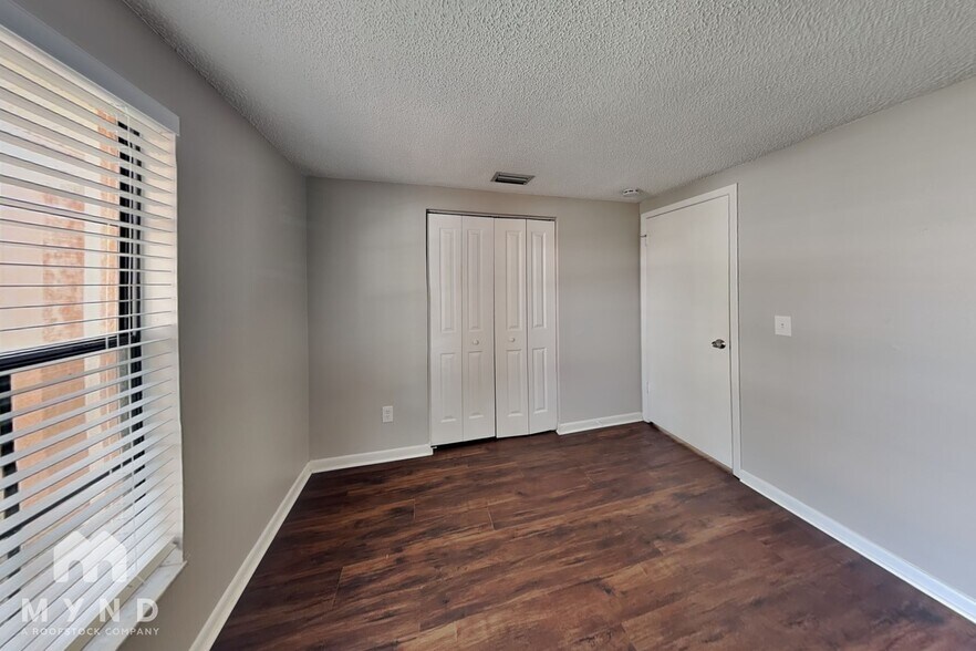 Building Photo - 16023 Eagle River Way