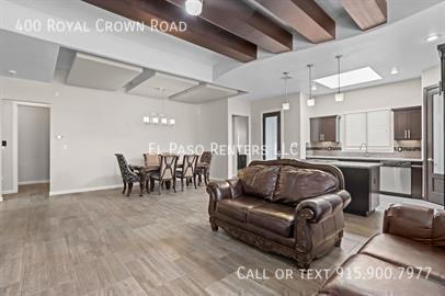 Building Photo - 400 Royal Crown Rd