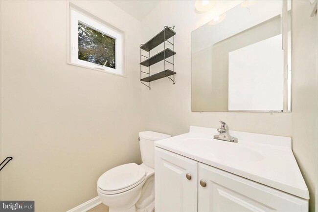 Building Photo - 3906 Montrose Dr