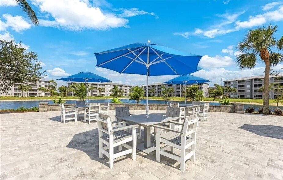 Building Photo - 16635 Lake Circle Dr