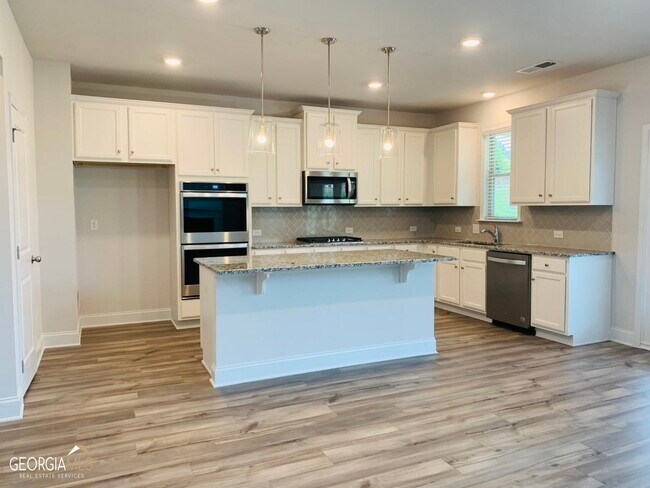 Building Photo - 7660 Tiberon Pkwy
