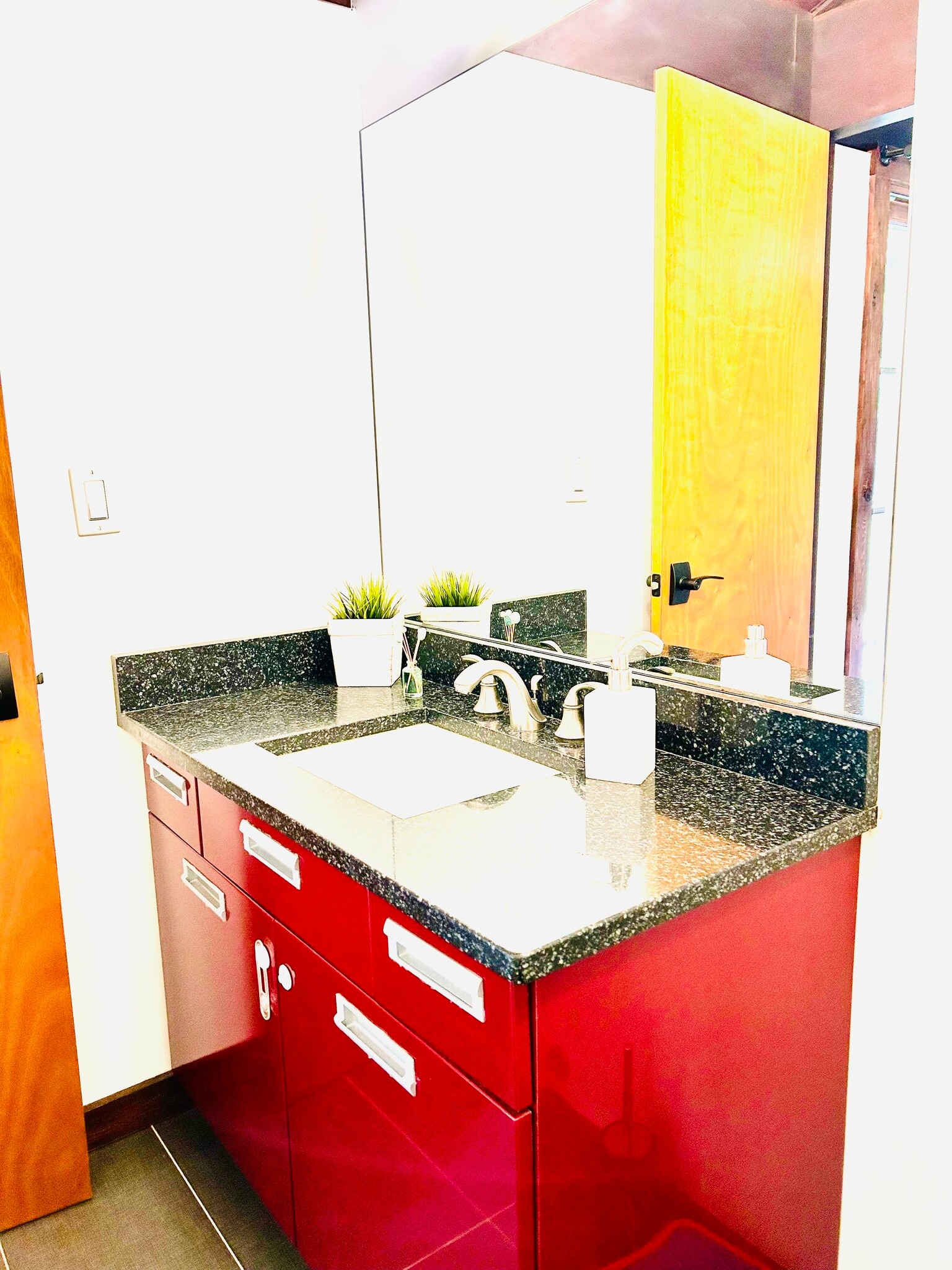 Half bathroom - 16 Park Hill Ter