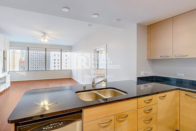 Building Photo - 2 Bedroom Condo Available for Rent in the Heart of DFW!