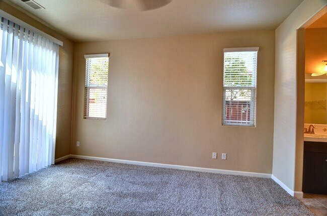 Building Photo - Fantastic 3 Bedroom/2 Bath Harlan Ranch Patio Home for Lease