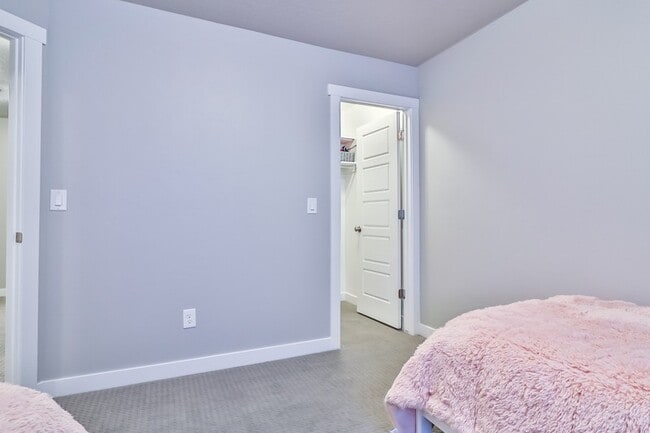 Building Photo - 1063 W Osprey Dr