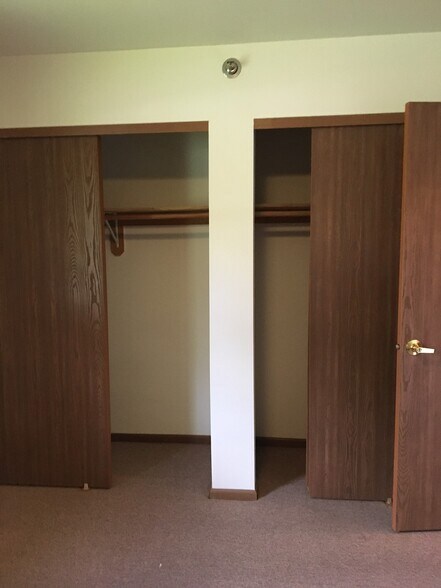 Building Photo - 113 Forest St