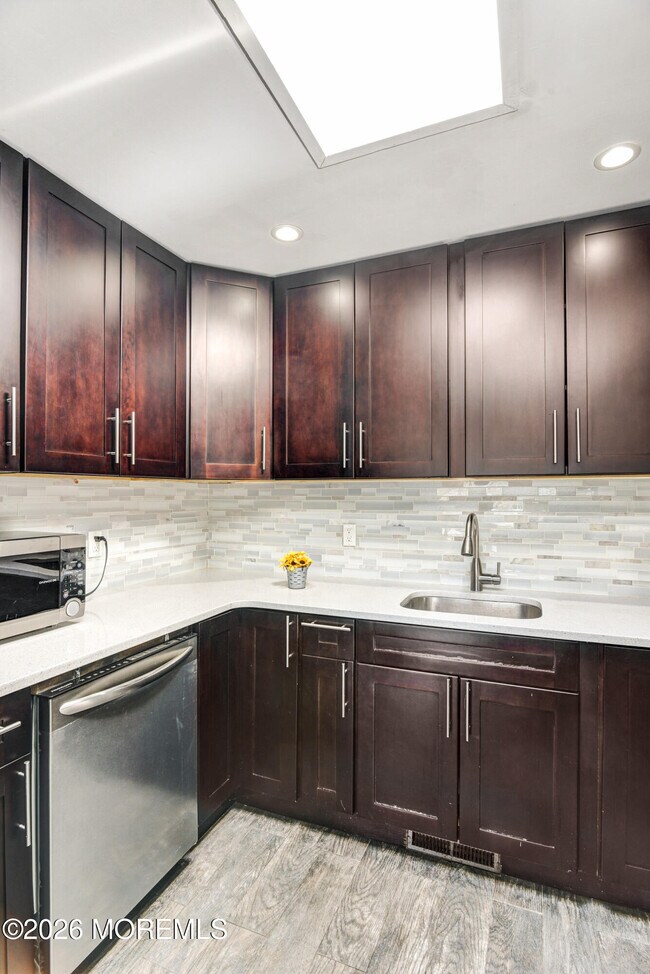 Building Photo - 167-169-169 N Main St