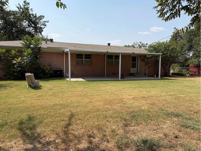 Building Photo - 1547 Singleton Ave