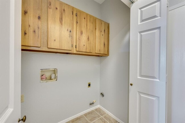 Building Photo - 8318 Greenslope Dr