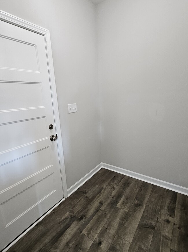 Building Photo - 202 Mutton Dr