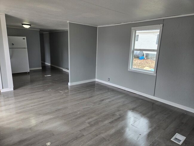 Building Photo - 435 Parsons Rd