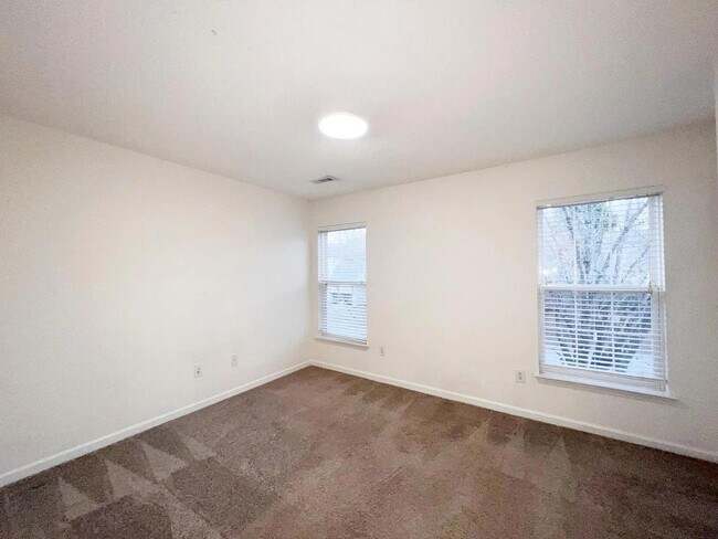 Building Photo - 19 Glencove Ct