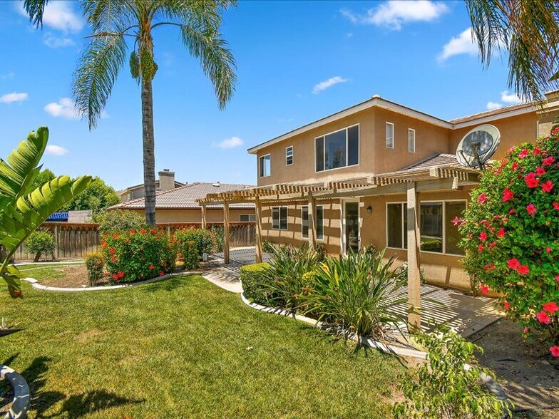 backyard oasis - 1586 Silver Cup Ct