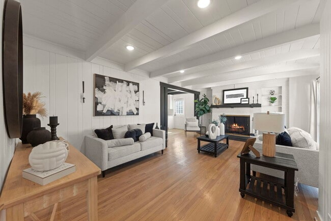 Building Photo - 9525 Parkside Ave