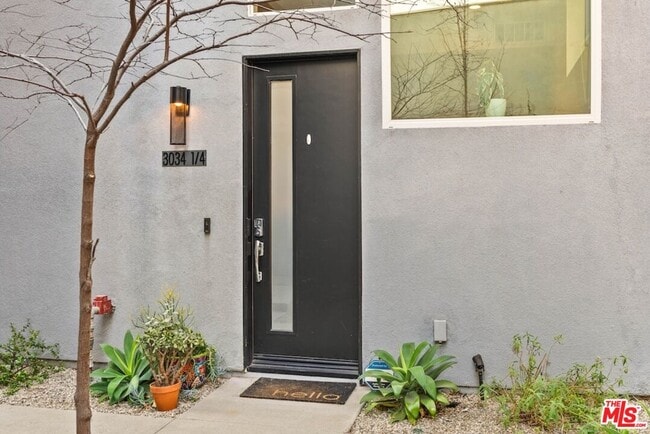 Building Photo - 3034 1/4 N Coolidge Ave