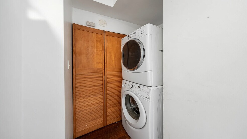 Building Photo - 1016 W Cullerton St