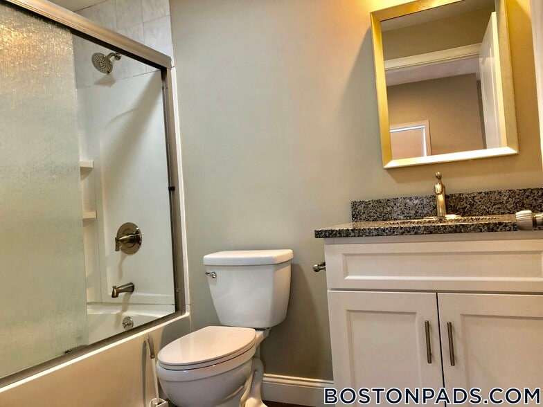 Building Photo - 9 Dehon St