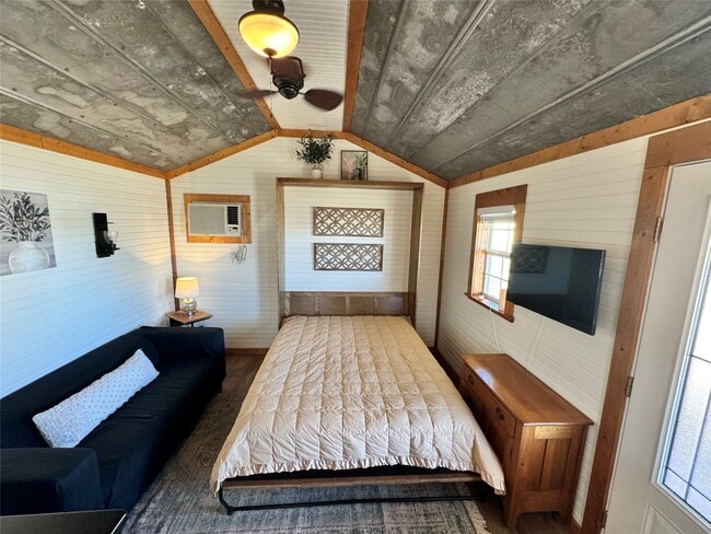 Building Photo - 6055 Trackside Rd