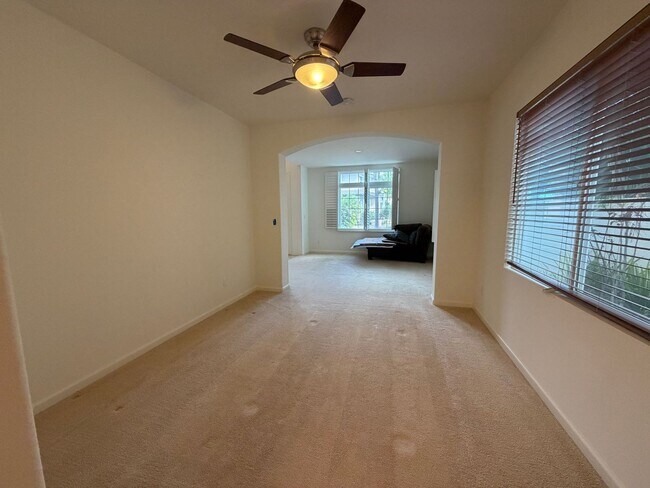 Building Photo - Spacious 4-Bedroom Ewa Beach Home with Den...