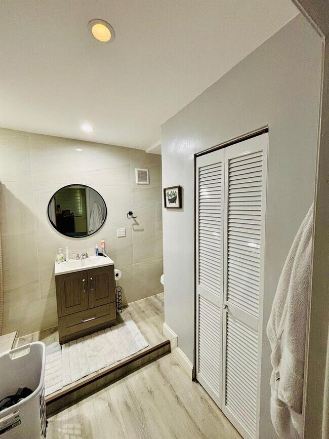 Building Photo - 8000 NW 74th Terrace