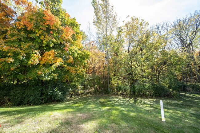 Building Photo - 9009 Mercer Dr